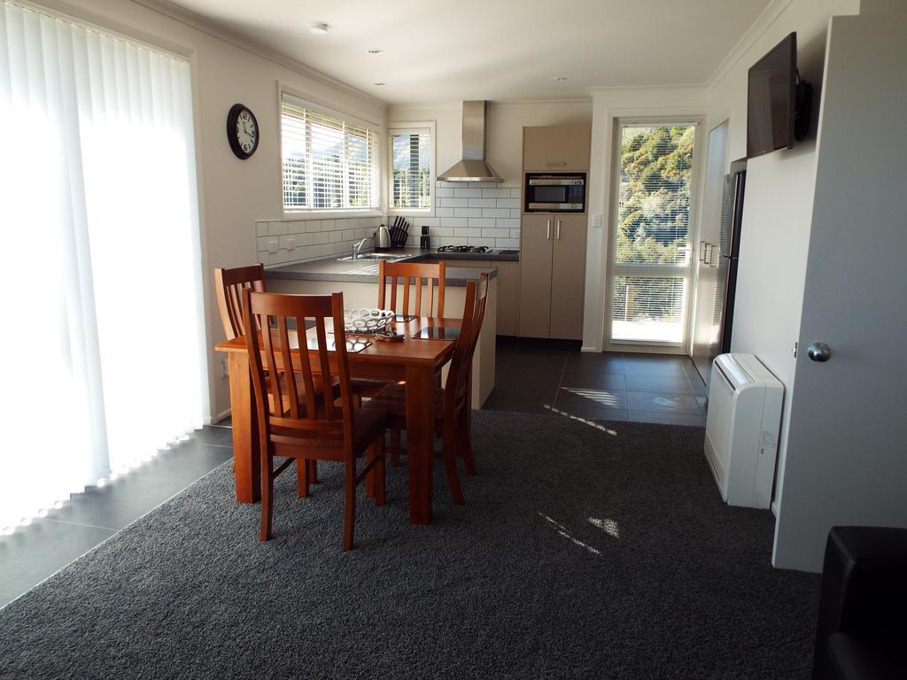 Rocky Ridge Cottage ทาคาคา ภายนอก รูปภาพ